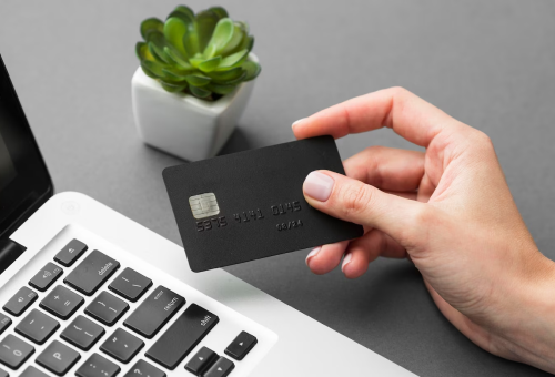 банковской картой (Visa или MasterCard)